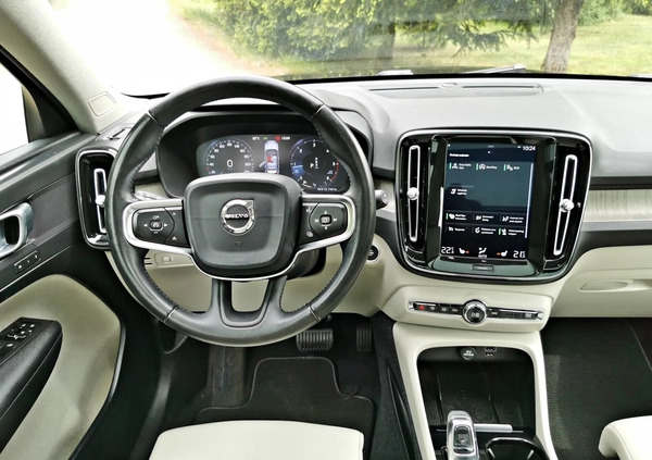 Volvo XC 40 cena 116800 przebieg: 122000, rok produkcji 2019 z Świdnica małe 742